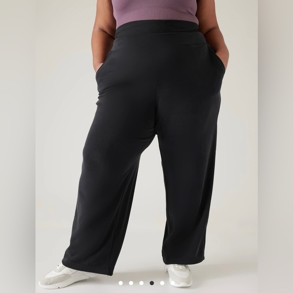Athleta Seasoft Pant // Black #533653 - Picture 4 of 16